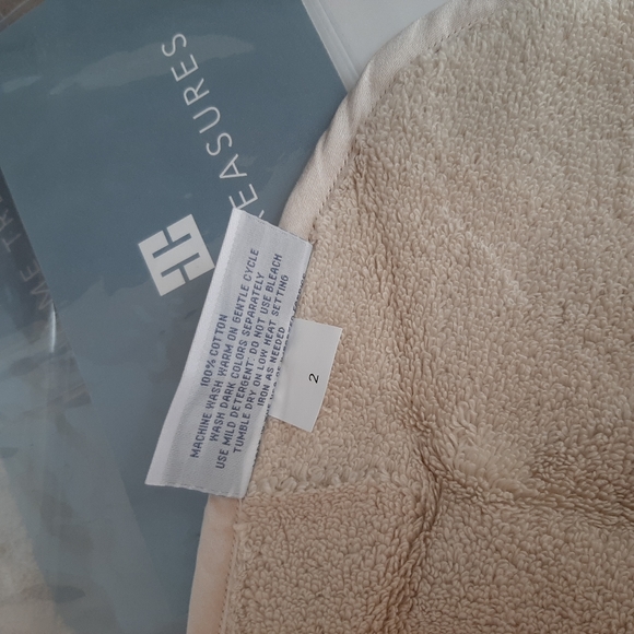 Home Treasures Izmar Face Towels Candlelight (set of 3) - Picture 6 of 13